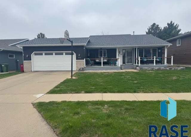 Property at 5813 W Clay St, Sioux Falls, SD 57106, 3 beds, 2 baths