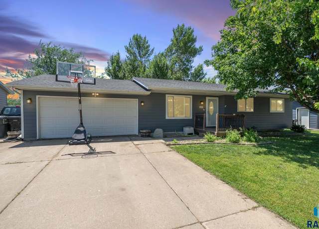 Property at 205 Jeanne Cir, Hartford, SD 57033, 3 beds, 2 baths