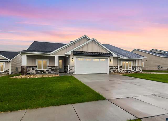 Property at 1809 S Daylight Dr, Sioux Falls, SD 57110, 3 beds, 2 baths