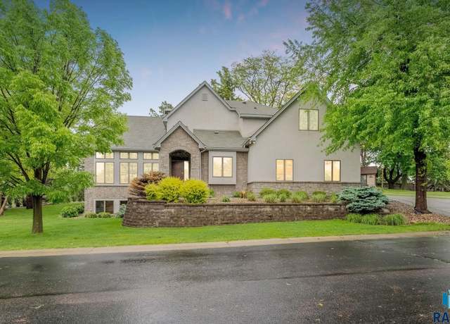 Property at 2502 S Big Timber Pl, Sioux Falls, SD 57105, 3 beds, 3.5 baths