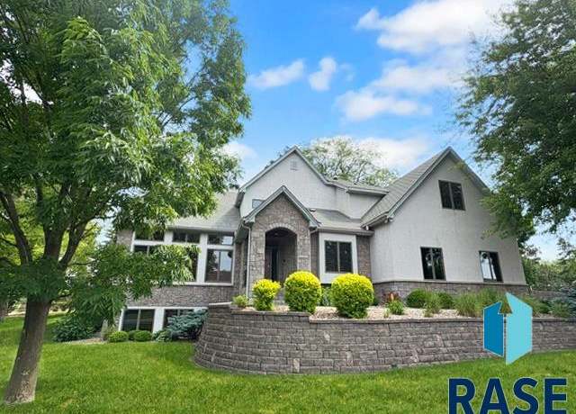 Property at 2502 S Big Timber Pl, Sioux Falls, SD 57105, 3 beds, 3.5 baths
