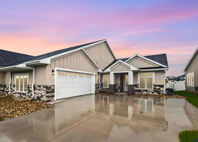 Property at 1807 S Daylight Dr, Sioux Falls, SD 57110, 3 beds, 2 baths