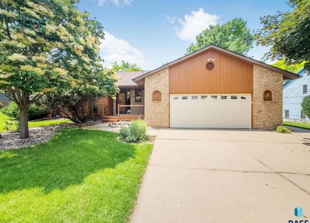 Property at 3805 S Benjamin Dr, Sioux Falls, SD 57103, 4 beds, 3.5 baths