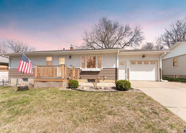 Property at 608 S Bahnson Ave, Sioux Falls, SD 57103, 3 beds, 2 baths