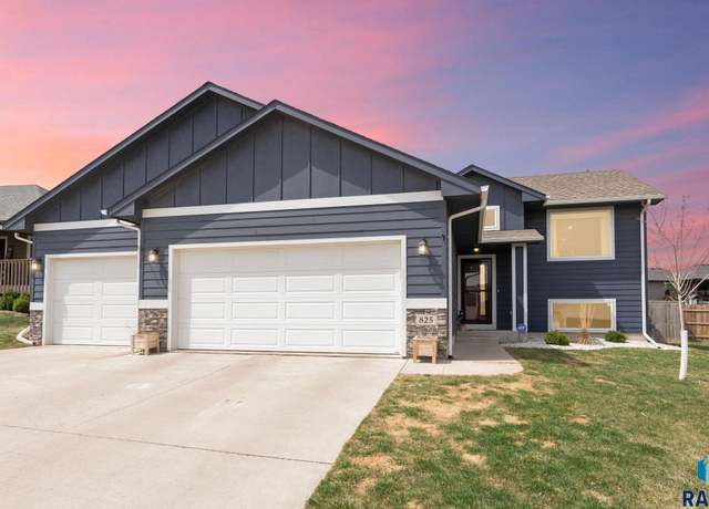 Property at 825 N Yankee Ave, Sioux Falls, SD 57110, 3 beds, 3 baths