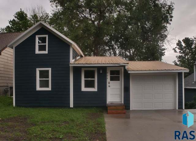 Property at 904 E 1st St, Sioux Falls, SD 57103-0000, 2 beds, 1 bath