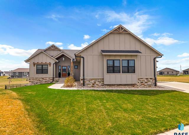 Property at 213 Central Park Ct, Harrisburg, SD 57032, 5 beds, 3 baths
