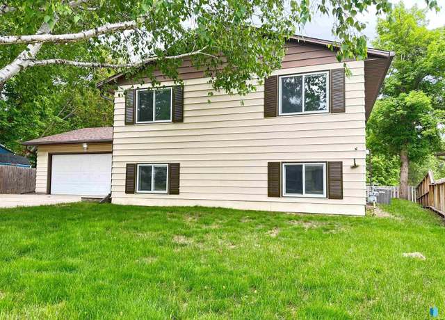 Property at 4301 E 28th St, Sioux Falls, SD 57103, 4 beds, 2 baths