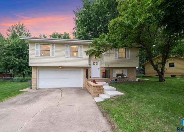 Property at 5309 W 51st St, Sioux Falls, SD 57106, 3 beds, 1.5 baths