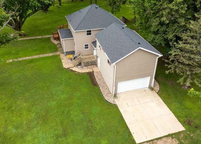 Property at 47453 293rd St, Beresford, SD 57004, 4 beds, 3 baths