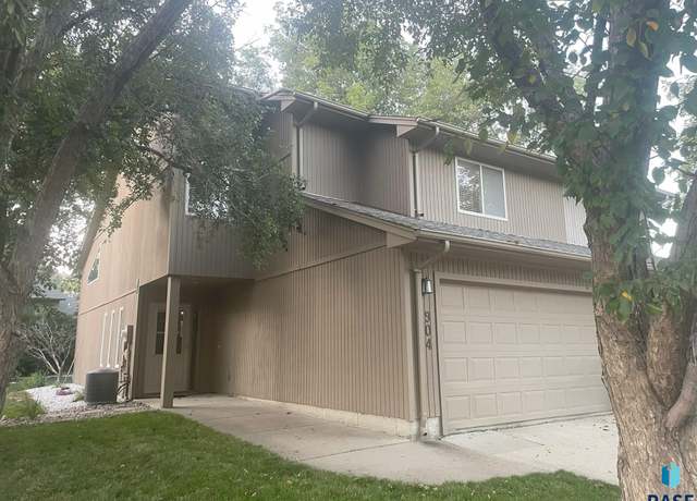 Property at 904 E Jane Ln, Sioux Falls, SD 57108, 3 beds, 2.5 baths