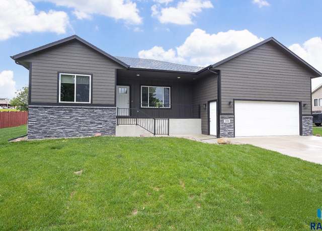 Property at 208 W Veterans Dr, Luverne, MN 56156, 2 beds, 2 baths