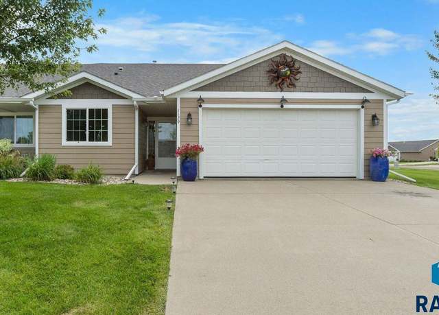 Property at 1129 N Springfield Pl, Sioux Falls, SD 57107, 2 beds, 2 baths