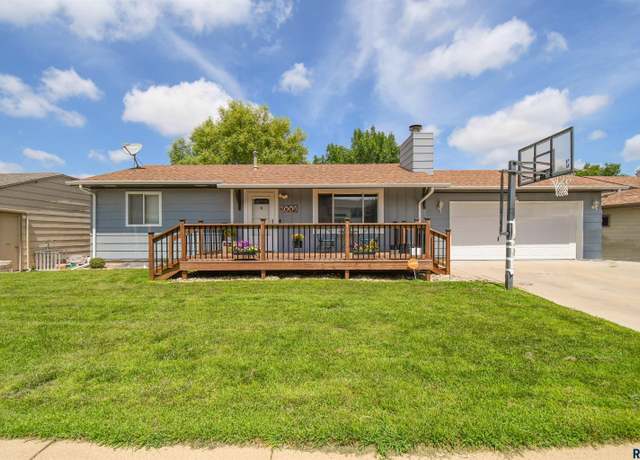 Property at 2004 E Madison St, Sioux Falls, SD 57103, 4 beds, 2 baths