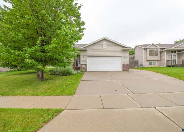 Property at 5604 W Pineridge Dr, Sioux Falls, SD 57107, 4 beds, 2 baths