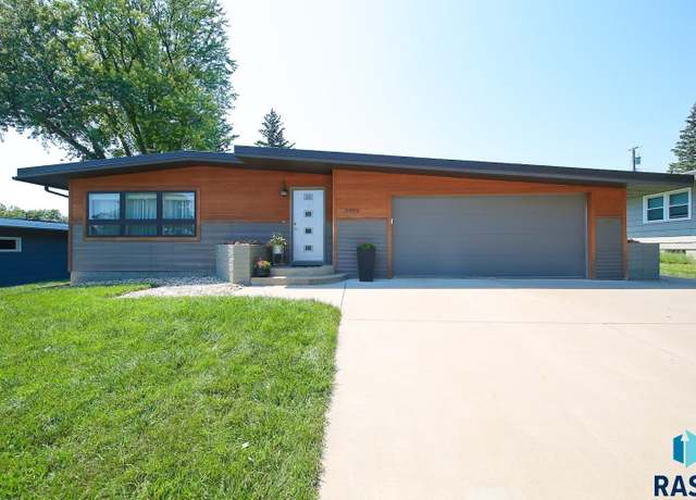 Property at 2909 S Jefferson Ave, Sioux Falls, SD 57105, 3 beds, 3 baths