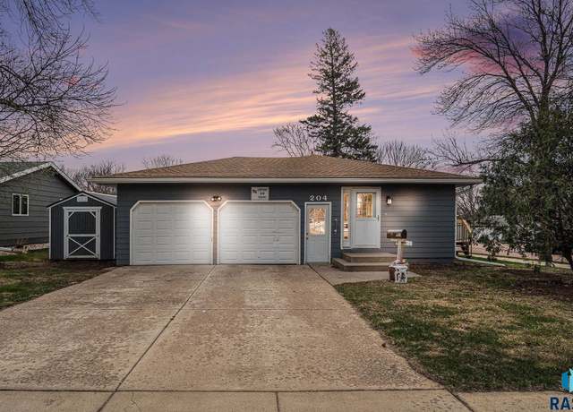 Property at 204 West Ave N, Madison, SD 57042, 3 beds, 2.5 baths