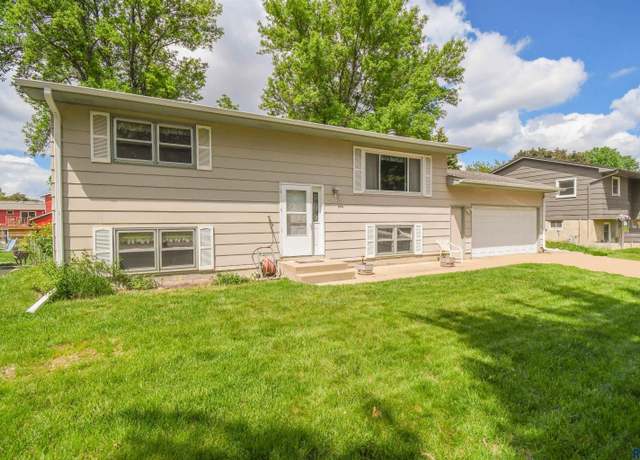 Property at 5900 W 50th St, Sioux Falls, SD 57106-1824, 3 beds, 2 baths