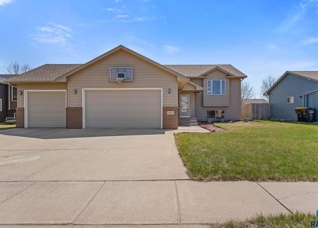 Property at 7005 W 65th St, Sioux Falls, SD 57106, 4 beds, 3 baths