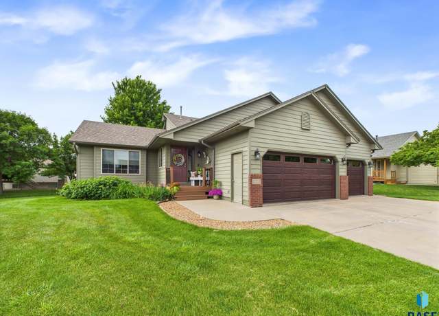 Property at 7605 W Alexandra St, Sioux Falls, SD 57106, 4 beds, 2 baths