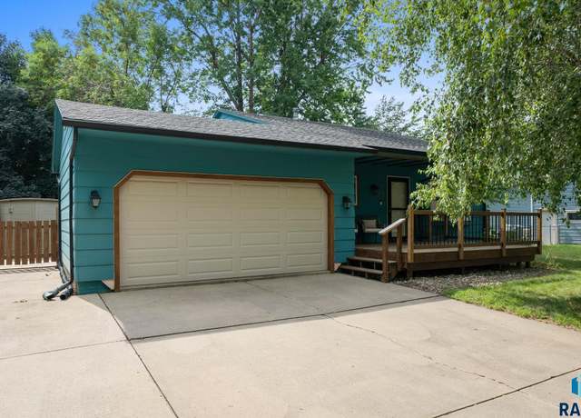 Property at 4509 E Belmont St, Sioux Falls, SD 57103, 4 beds, 2 baths