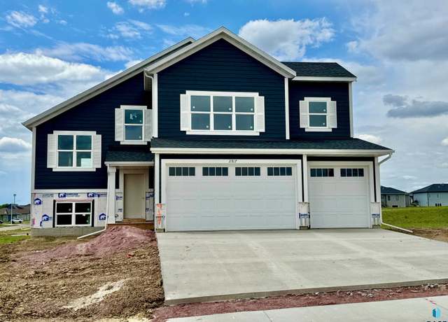 Property at 2917 S Copper Creek Ave, Sioux Falls, SD 57110, 5 beds, 3 baths