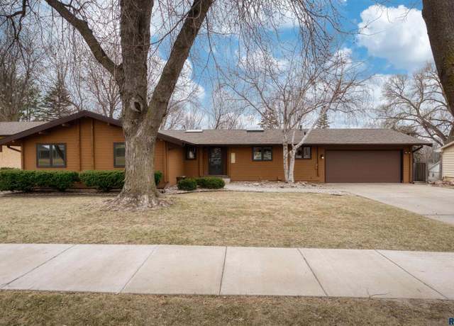 Property at 1609 S Garfield Ave, Sioux Falls, SD 57105, 3 beds, 2.5 baths