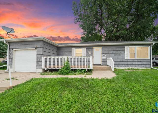 Property at 1104 S Cleveland Ave, Sioux Falls, SD 57103, 4 beds, 2 baths
