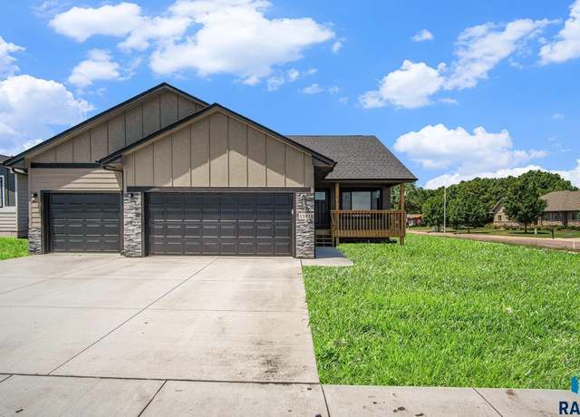 Property at 1103 Cyber Ct, Madison, SD 57042, 3 beds, 3 baths