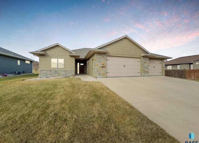 Property at 1909 S Firefly Dr, Sioux Falls, SD 57110, 2 beds, 2 baths