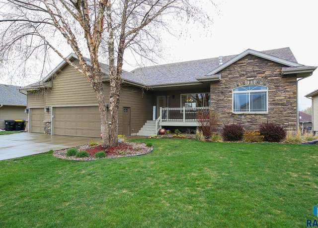 Property at 7304 W Lobelia St, Sioux Falls, SD 57106, 5 beds, 3.5 baths