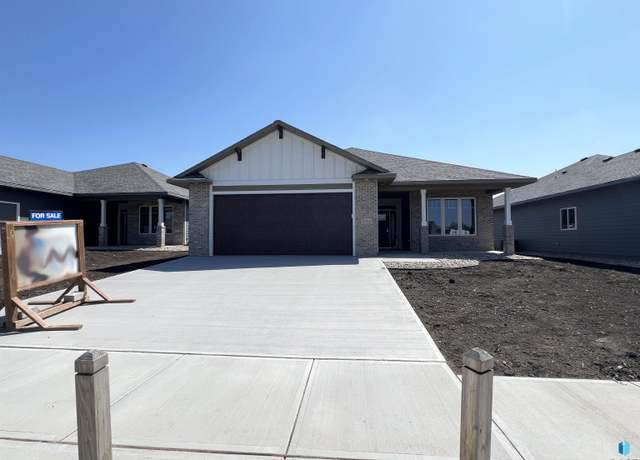 Property at 5932 S Spirea Ave, Sioux Falls, SD 57108, 2 beds, 2 baths