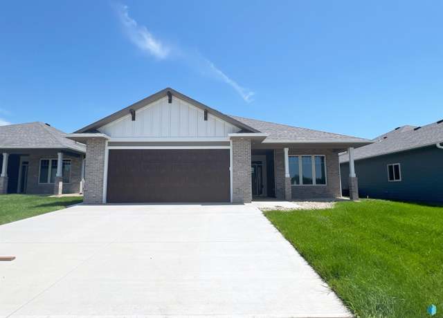 Property at 5932 S Spirea Ave, Sioux Falls, SD 57108, 2 beds, 2 baths