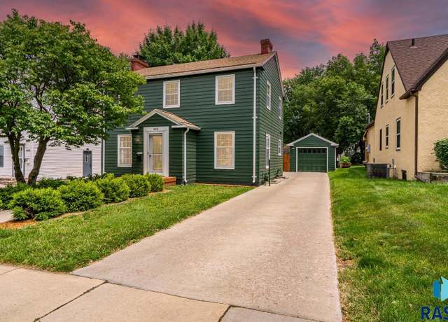 Property at 908 S 2nd Ave, Sioux Falls, SD 57104, 3 beds, 2 baths