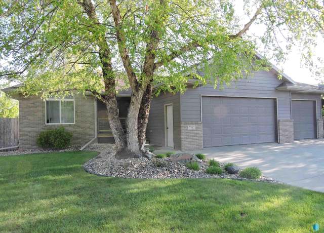 Property at 7512 W Stoney Creek St, Sioux Falls, SD 57106, 4 beds, 3 baths