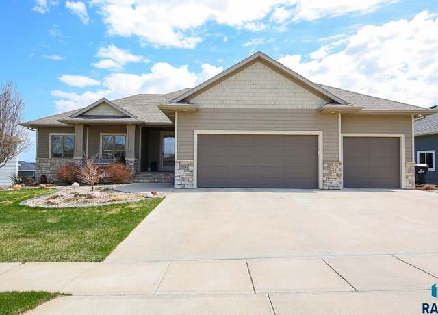 Property at 2200 S Firestone Ln, Sioux Falls, SD 57110, 5 beds, 3 baths