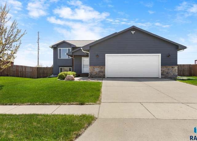 Property at 7305 W Jacob Cir, Sioux Falls, SD 57106, 4 beds, 2 baths