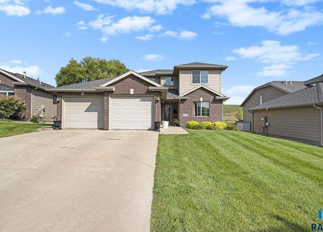 Property at 5016 S Winston Ln, Sioux Falls, SD 57108, 3 beds, 3 baths