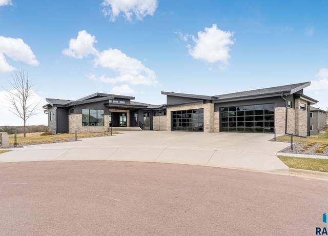 Property at 8505 E Sugar Leaf Cir, Sioux Falls, SD 57110, 6 beds, 5 baths
