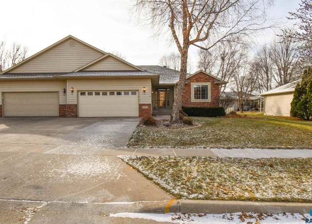 Property at 107 W Doral Ct, Sioux Falls, SD 57108-6413, 3 beds, 3 baths