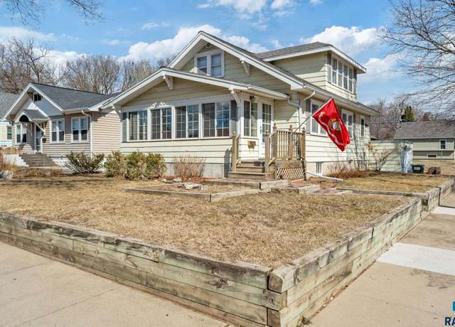Property at 2030 S Dakota Ave, Sioux Falls, SD 57105-2918, 4 beds, 2 baths