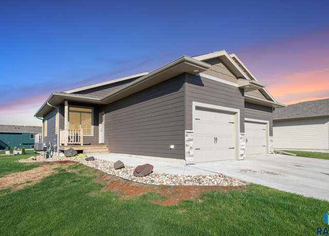 Property at 2900 S Lana Dr, Sioux Falls, SD 57106, 3 beds, 2 baths