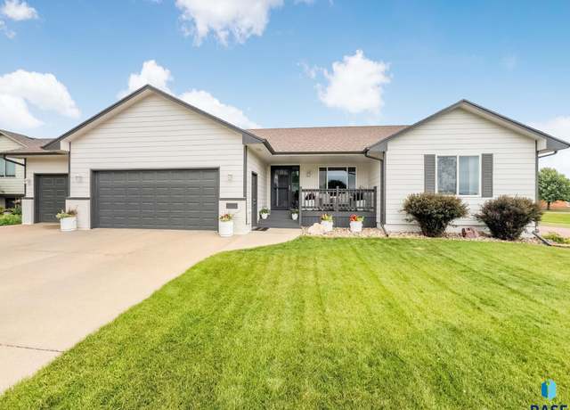 Property at 7700 W Ione St, Sioux Falls, SD 57106, 5 beds, 3.5 baths