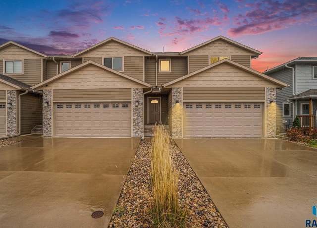 Property at 4217 N Knob Hill Ct, Sioux Falls, SD 57107, 4 beds, 3.5 baths