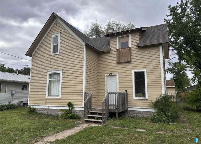 Property at 816 W 4th St, Canton, SD 57013, 2 beds, 1 bath