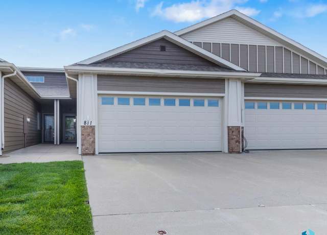 Property at 811 E El Dorado Ct, Sioux Falls, SD 57108, 2 beds, 2 baths