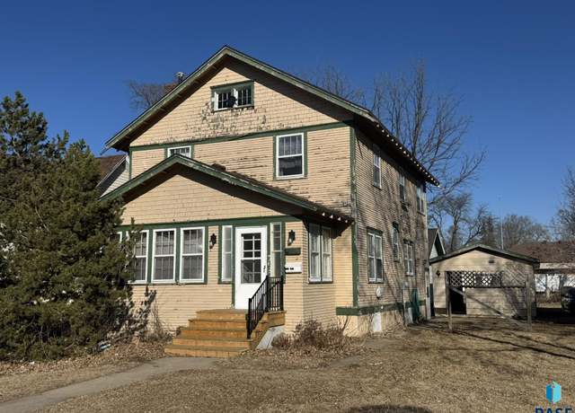 Property at 418 NW 1st St, Madison, SD 57042, 3 beds, 1.5 baths