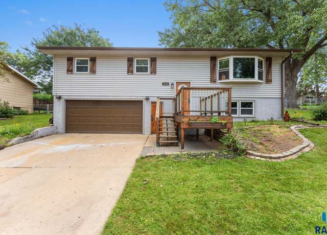 Property at 3009 S Williams Ave, Sioux Falls, SD 57105, 3 beds, 2 baths