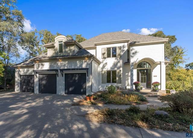 Property at 2608 E Old Orchard Trl, Sioux Falls, SD 57103, 5 beds, 4.5 baths