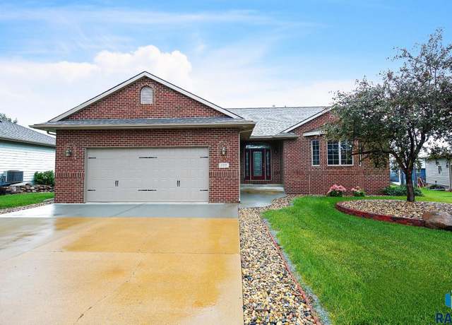 Property at 200 S Dewberry Cir, Sioux Falls, SD 57110-1407, 4 beds, 3 baths